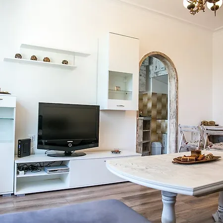 Charming One-bedroom * Varna