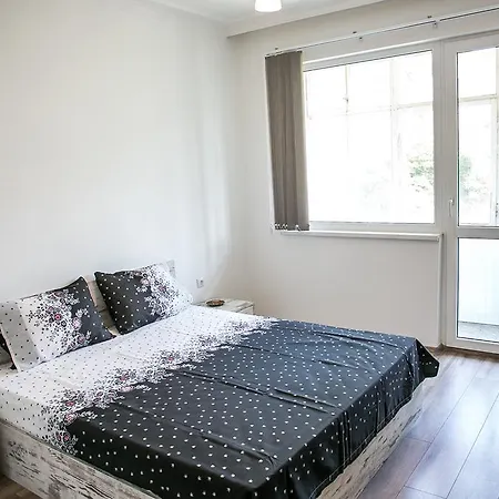 Charming One-bedroom Apartment *
