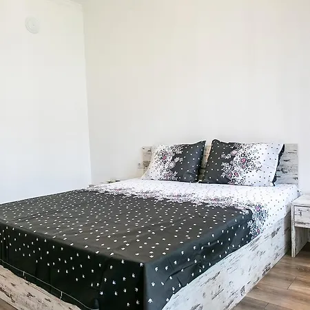 Charming One-bedroom *
