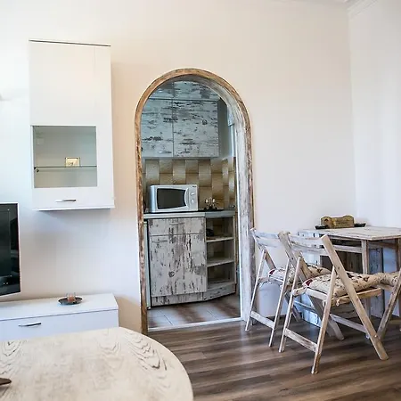 Charming One-bedroom *